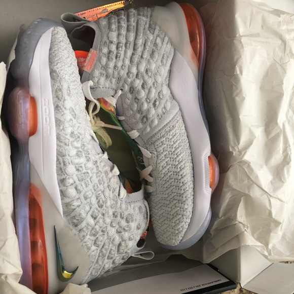 Brand new Lebron XVII LMTD - Picture 6 of 6